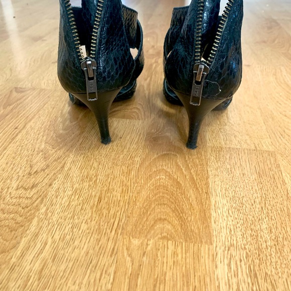 Also sandals with 3 inch heels - Picture 4 of 4